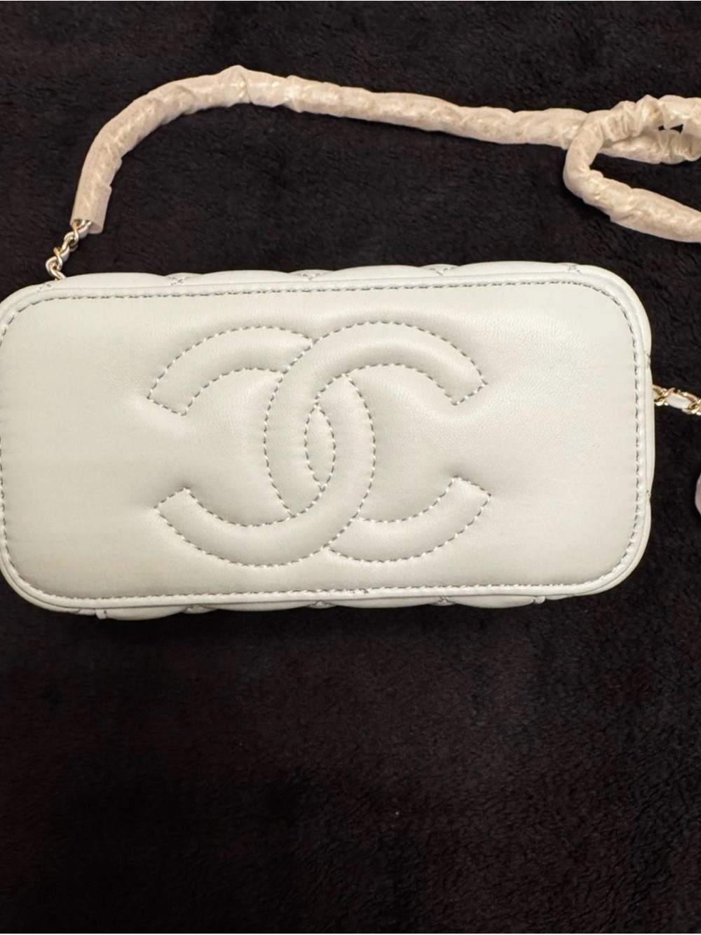 Source Unknown White Quilted Crossbody Bag with Gold Hardware - Picture 4 of 5